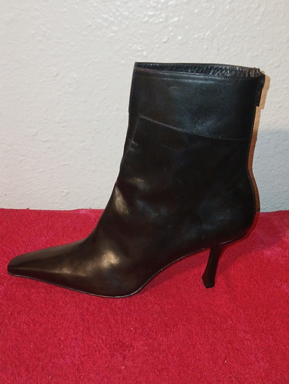 Stuart Weitzman Black Pointed Toe Leather Ankle Boots - Picture 12 of 14